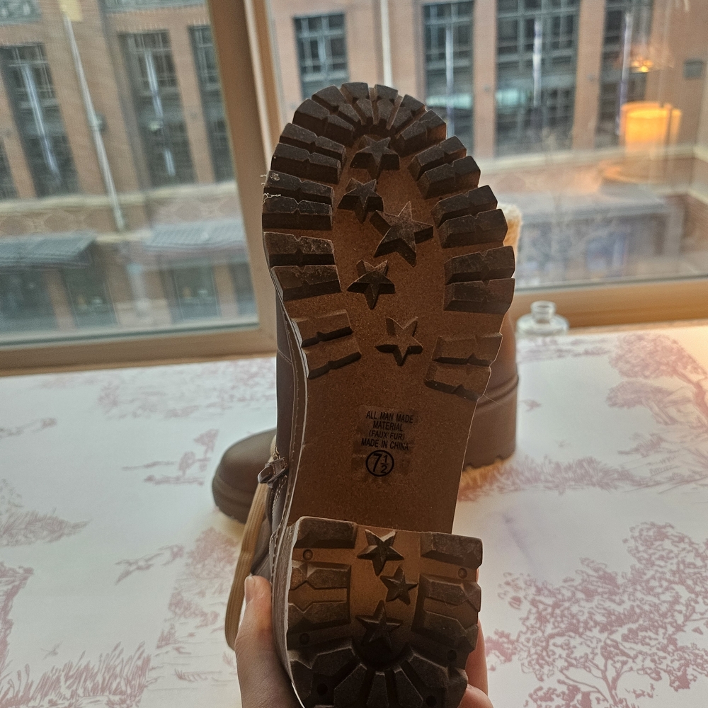 Cozy Brown Lace-Up Boots with Cream Trim - Picture 4 of 4